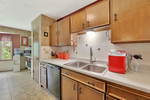 420 Renee Dr, Andover, KS 67002