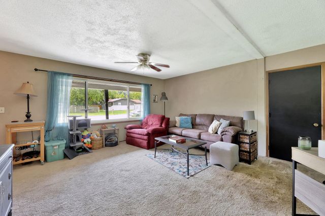 420 Renee Dr, Andover, KS 67002