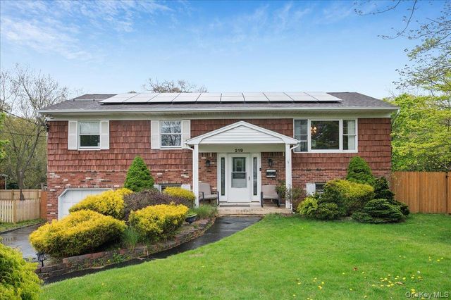 219 Kensington Avenue, Bayport, NY 11705