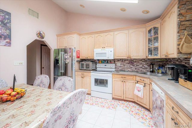 219 Kensington Avenue, Bayport, NY 11705