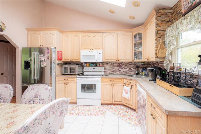 219 Kensington Avenue, Bayport, NY 11705