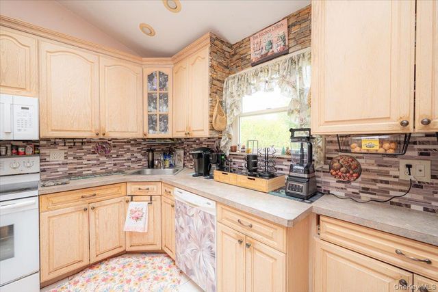 219 Kensington Avenue, Bayport, NY 11705