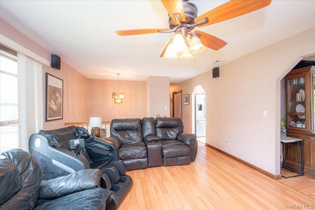 219 Kensington Avenue, Bayport, NY 11705