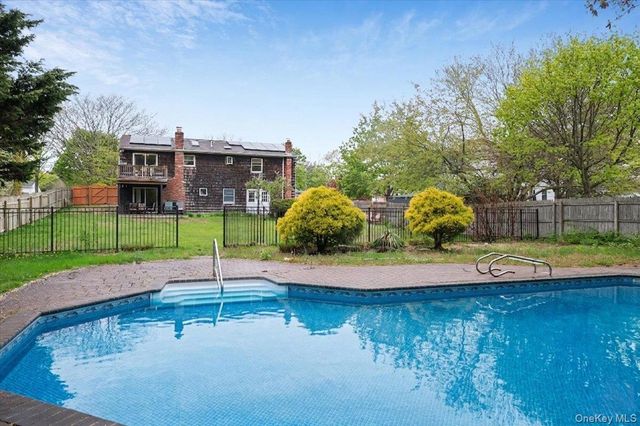 219 Kensington Avenue, Bayport, NY 11705