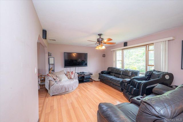 219 Kensington Avenue, Bayport, NY 11705