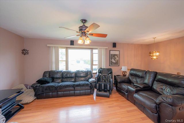 219 Kensington Avenue, Bayport, NY 11705