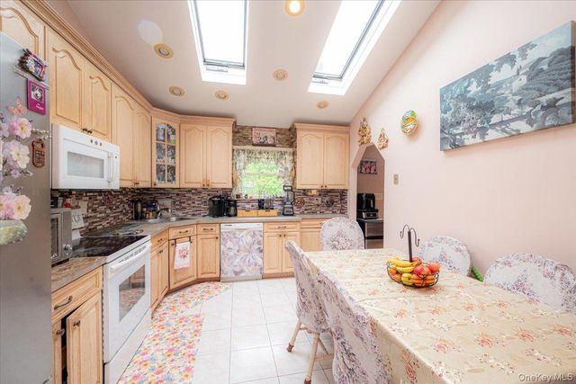 219 Kensington Avenue, Bayport, NY 11705