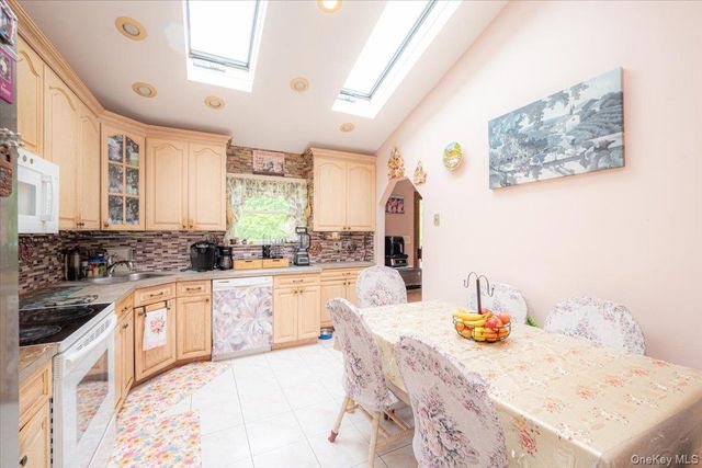 219 Kensington Avenue, Bayport, NY 11705