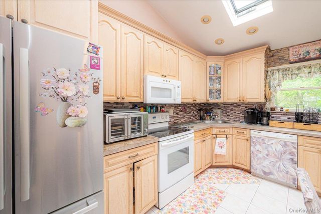 219 Kensington Avenue, Bayport, NY 11705