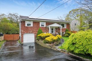 219 Kensington Avenue, Bayport, NY 11705