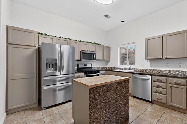 6524 Valentine, Santa Fe, NM 87507