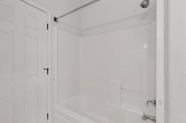 6524 Valentine, Santa Fe, NM 87507