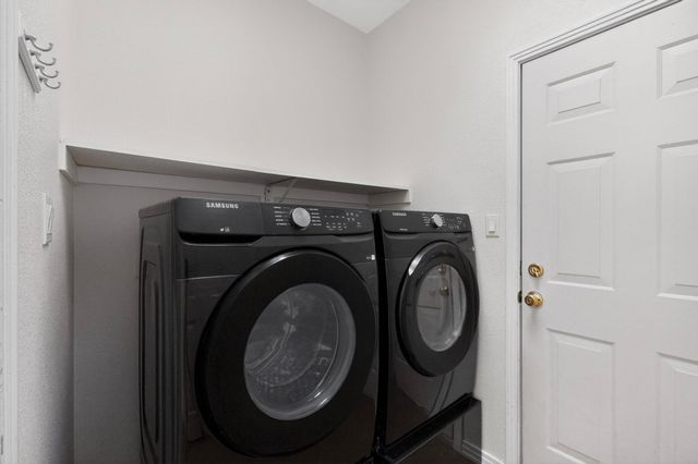 6524 Valentine, Santa Fe, NM 87507