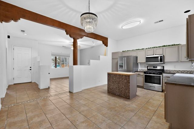 6524 Valentine, Santa Fe, NM 87507