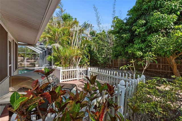 7860 HOLIDAY DRIVE, Sarasota, FL 34231