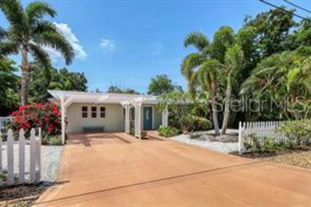 7860 HOLIDAY DRIVE, Sarasota, FL 34231