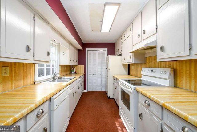 4304 Riverside Drive SW, Lilburn, GA 30047