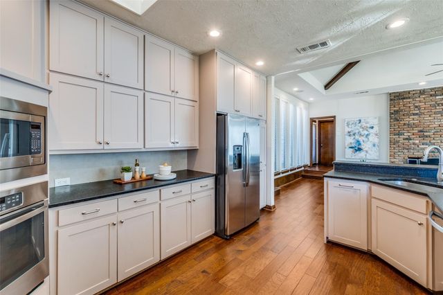 6523 Brook Lake Drive, Dallas, TX 75248