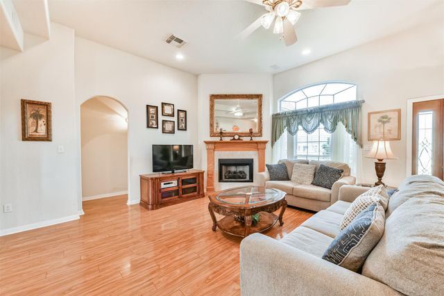 1925 42nd Avenue N, Texas City, TX 77590