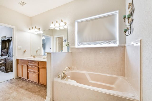 1925 42nd Avenue N, Texas City, TX 77590