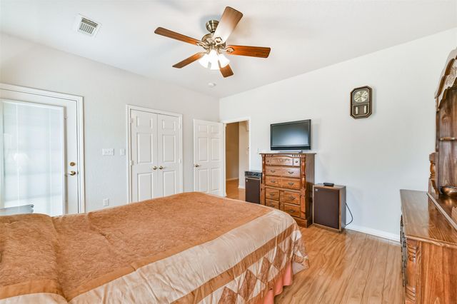 1925 42nd Avenue N, Texas City, TX 77590