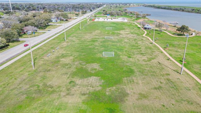 1925 42nd Avenue N, Texas City, TX 77590