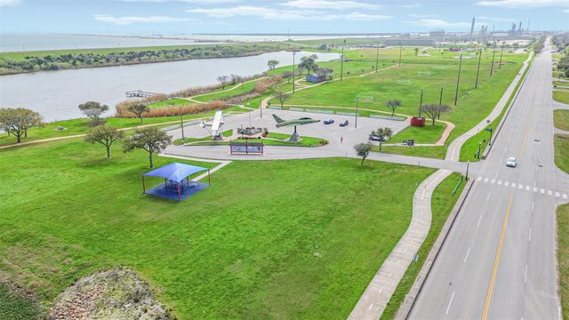 1925 42nd Avenue N, Texas City, TX 77590