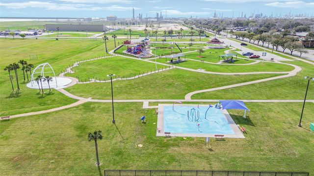 1925 42nd Avenue N, Texas City, TX 77590