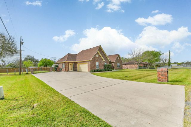 1925 42nd Avenue N, Texas City, TX 77590