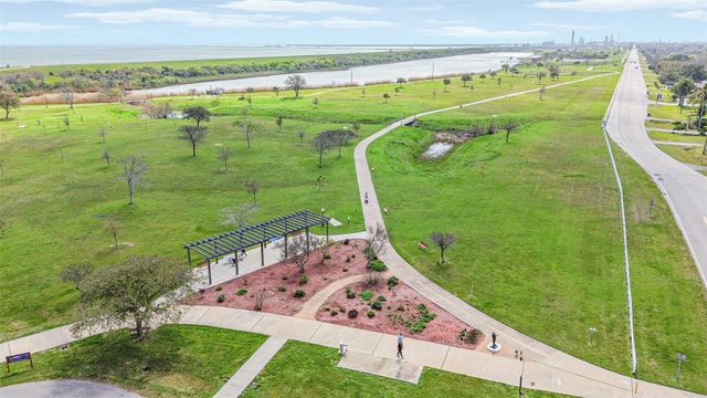 1925 42nd Avenue N, Texas City, TX 77590