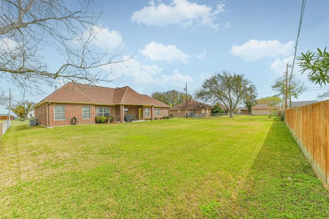 1925 42nd Avenue N, Texas City, TX 77590