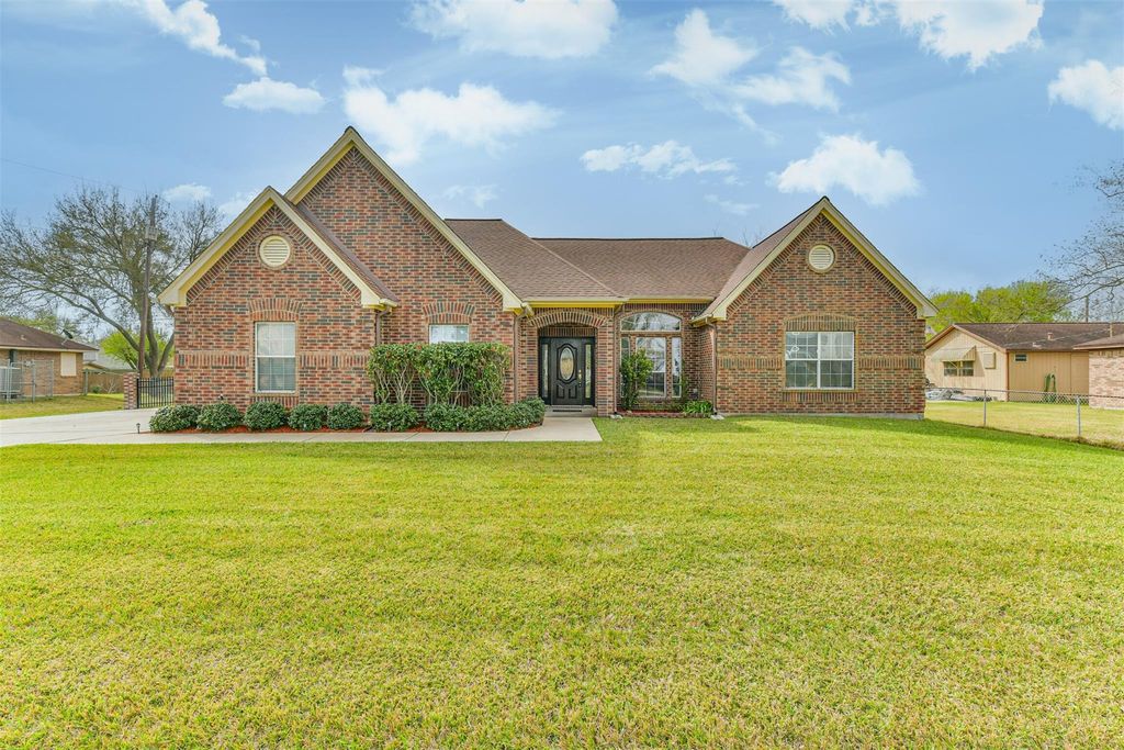 1925 42nd Avenue N, Texas City, TX 77590