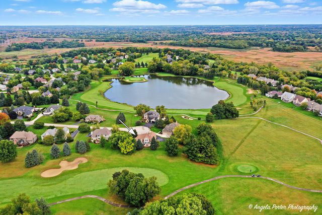 9 Bordeaux Court, Oakwood Hills, IL 60013