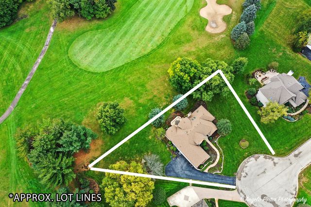 9 Bordeaux Court, Oakwood Hills, IL 60013