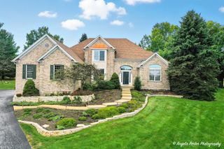9 Bordeaux Court, Oakwood Hills, IL 60013