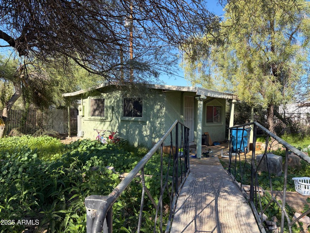 468 N IRONWOOD Drive, Apache Junction, AZ 85120