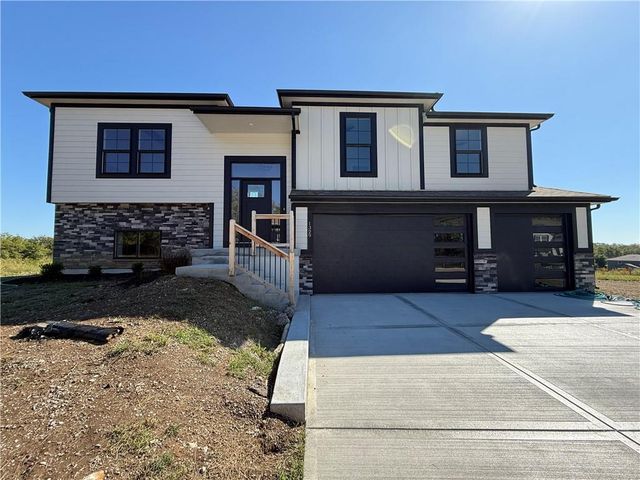 1329 N Holland Road, Independence, MO 64056