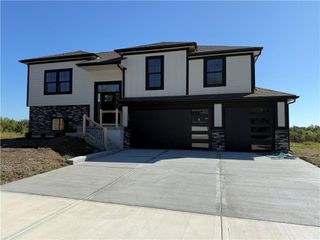 1329 N Holland Road, Independence, MO 64056