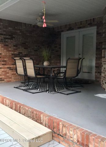 515 Royal Oak Drive, Pass Christian, MS 39571