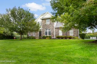 2 Wetherby Court, Colonie, NY 12047