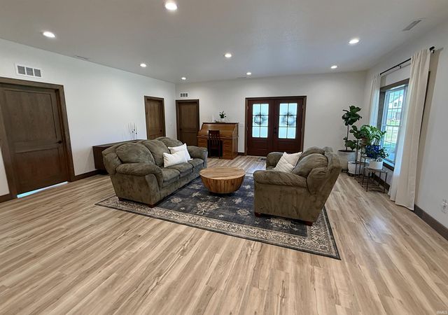 3 Persimmon Lane, Loogootee, IN 47553
