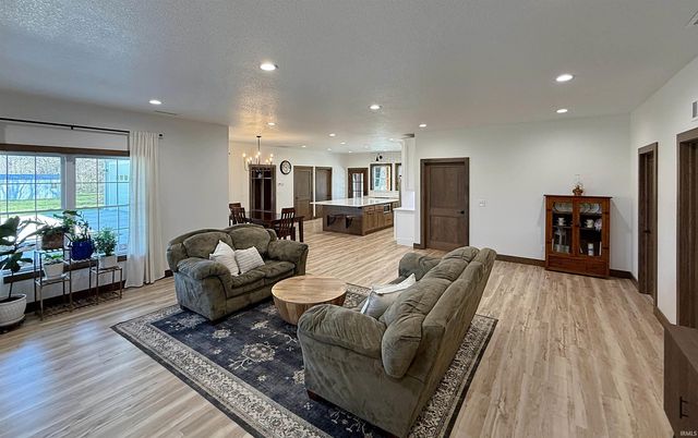 3 Persimmon Lane, Loogootee, IN 47553