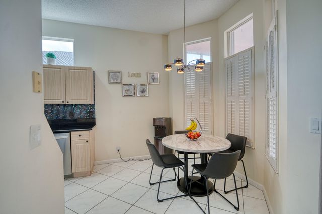 2824 Waters Edge Circle, Greenacres, FL 33413