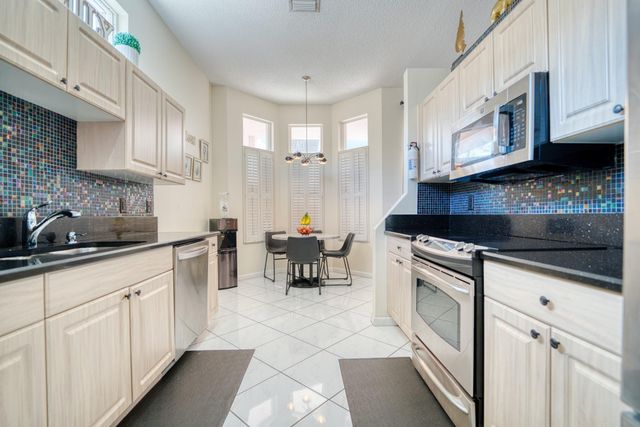 2824 Waters Edge Circle, Greenacres, FL 33413