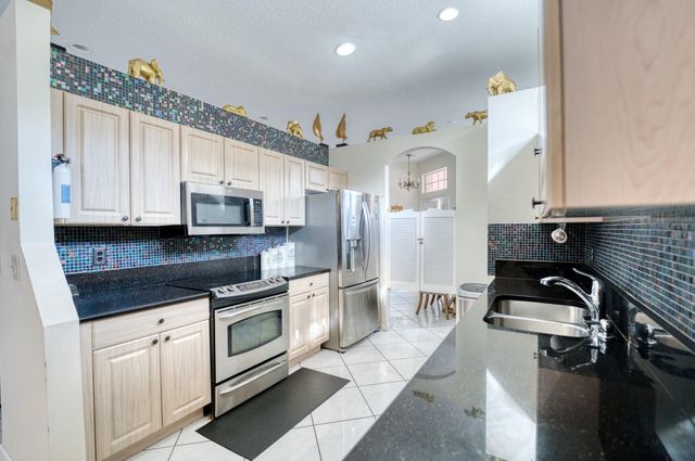 2824 Waters Edge Circle, Greenacres, FL 33413