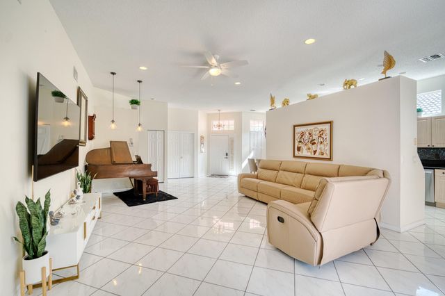 2824 Waters Edge Circle, Greenacres, FL 33413