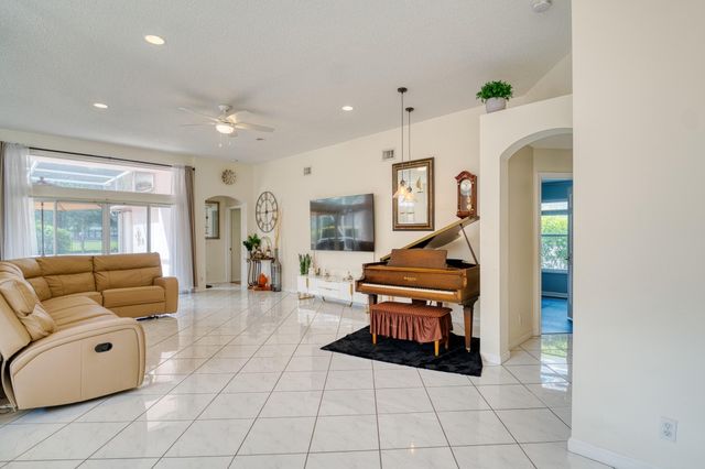 2824 Waters Edge Circle, Greenacres, FL 33413