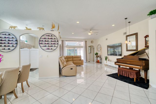 2824 Waters Edge Circle, Greenacres, FL 33413