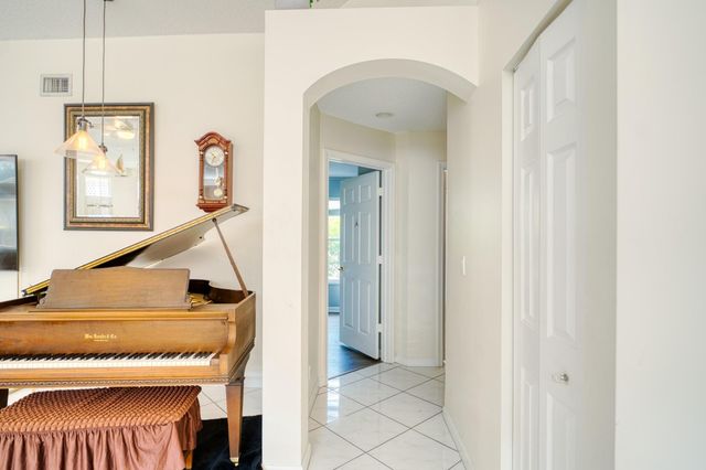 2824 Waters Edge Circle, Greenacres, FL 33413