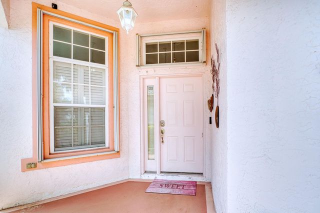 2824 Waters Edge Circle, Greenacres, FL 33413